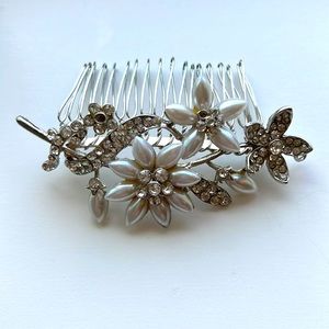 Rhinestone Embellished Faux Pearl Floral Hair Comb